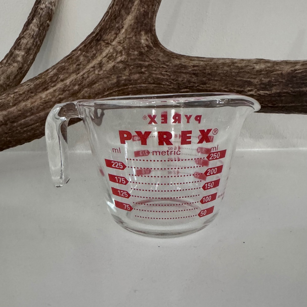 Vintage Pyrex 1 Cup Glass Measuring Cup Red Lettering Made in USA Corning 8oz